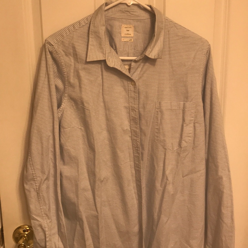 Gap light blue striped button down